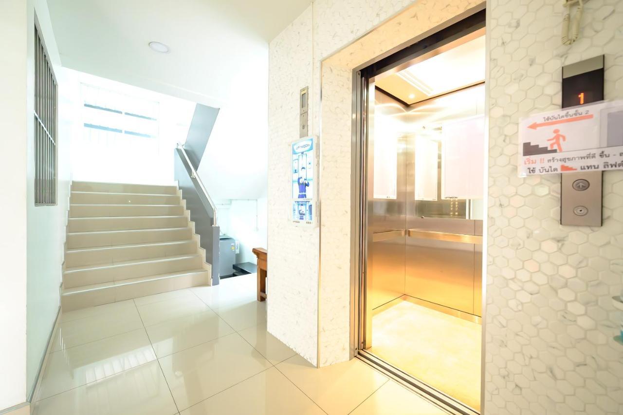 Hotel The Living Block Bangkok Esterno foto
