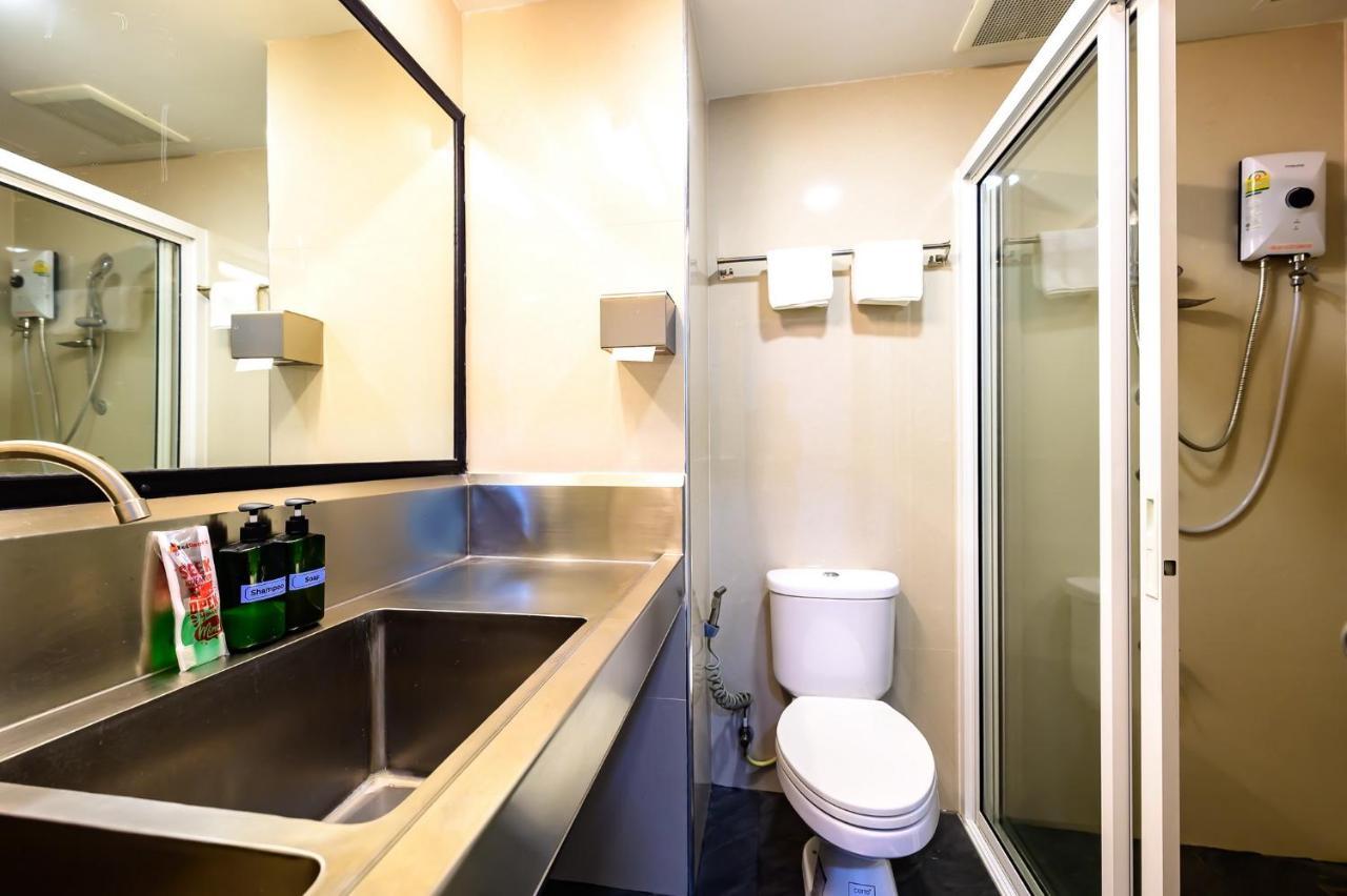 Hotel The Living Block Bangkok Esterno foto