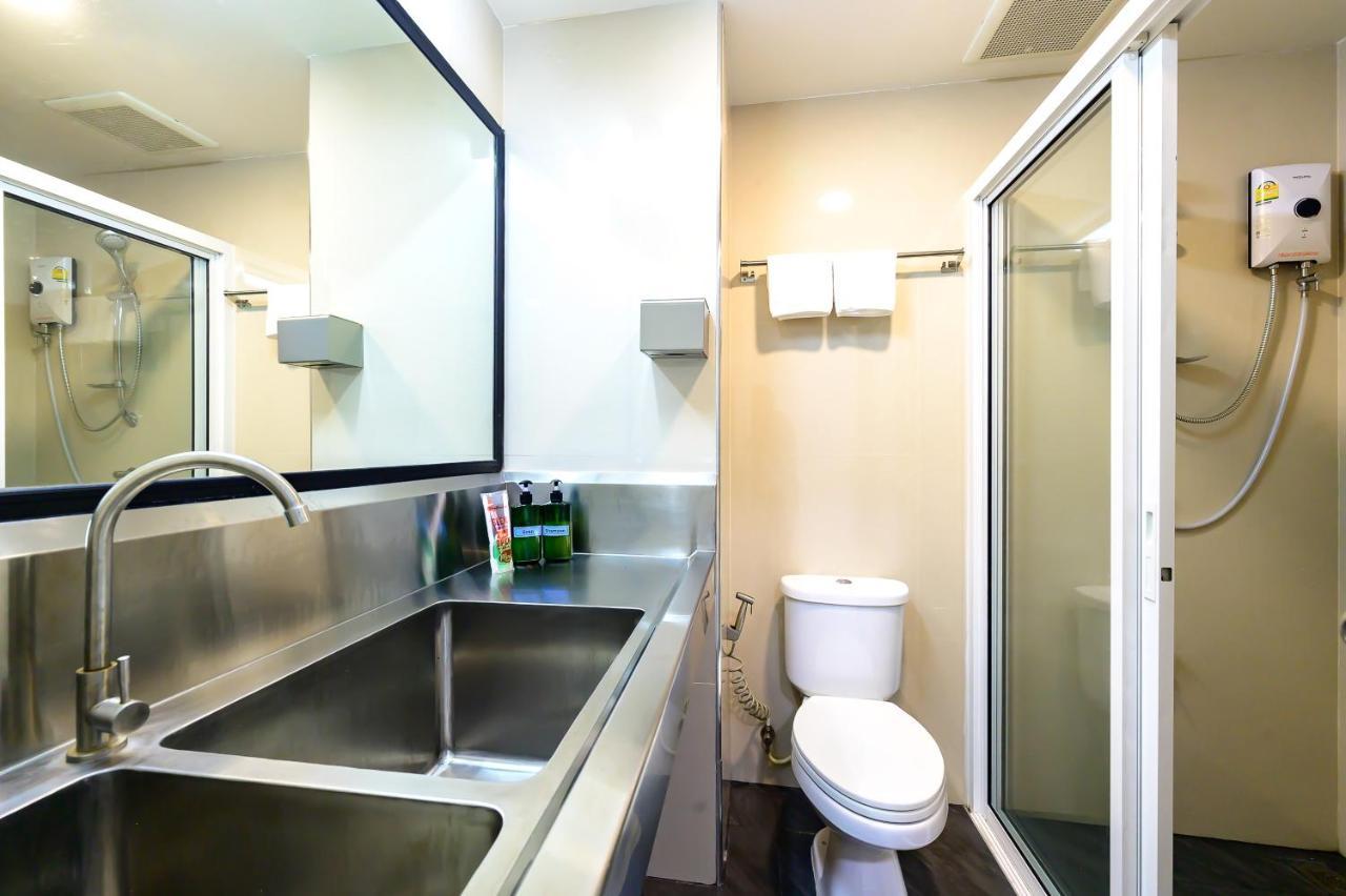 Hotel The Living Block Bangkok Esterno foto