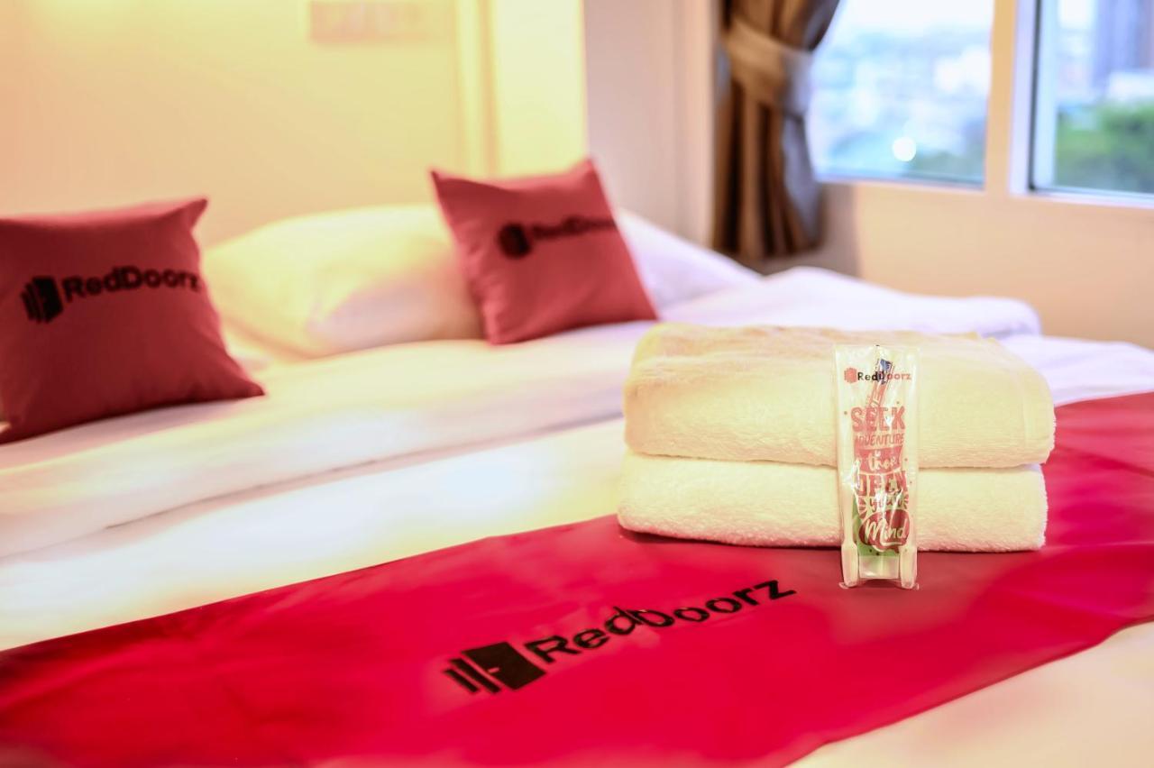 Hotel The Living Block Bangkok Esterno foto
